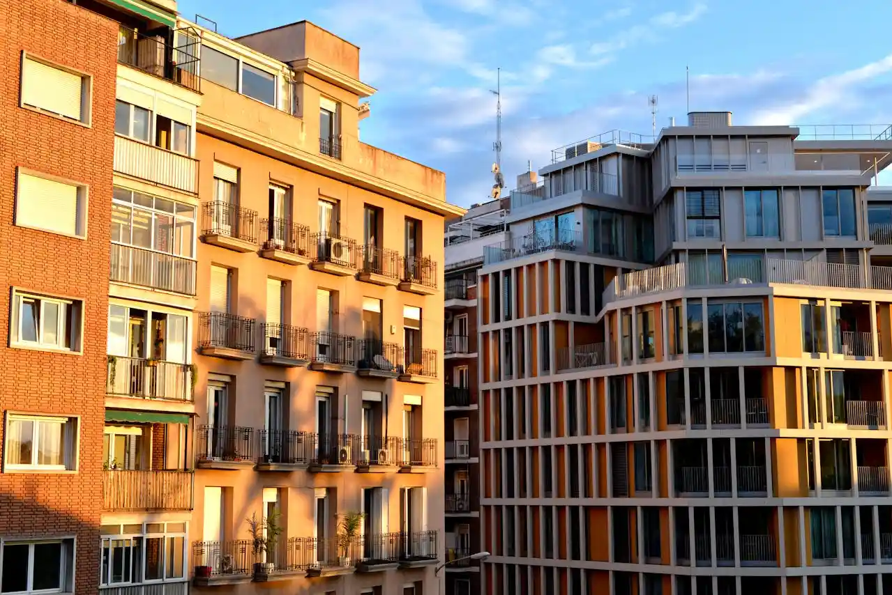 Edificios que representan una comunidad moderna